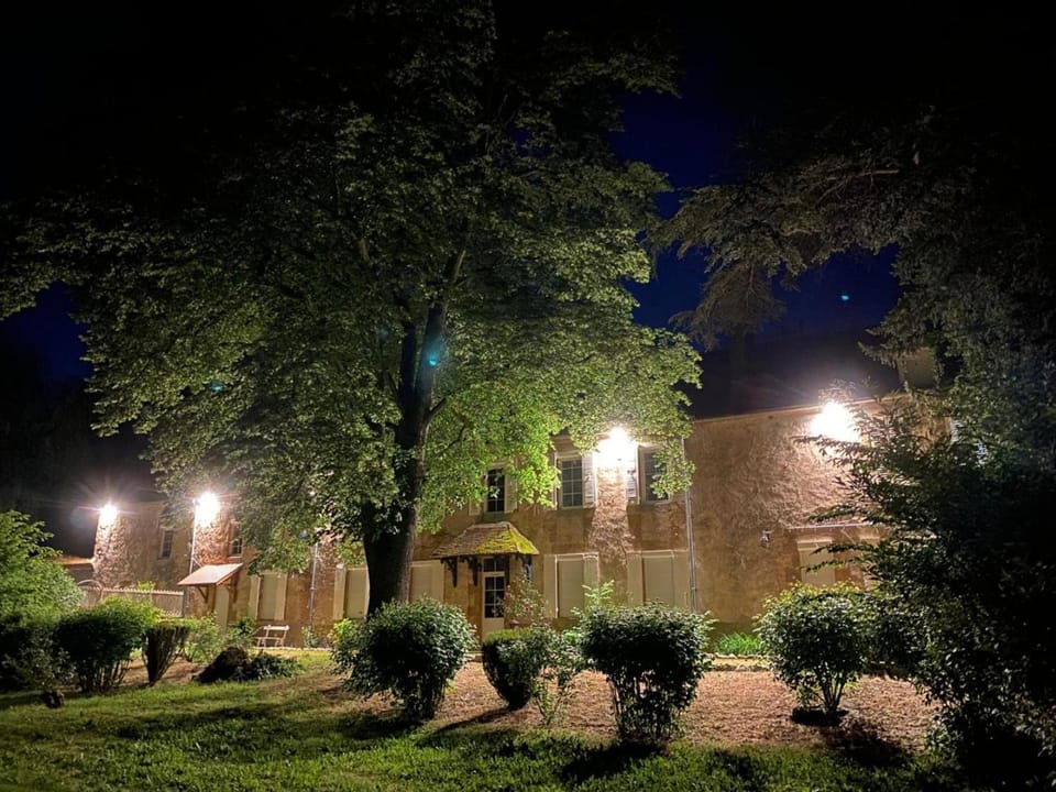Gîte de charme avec jardin paisible à Souvigny - FR-1-489-583 House in Auvergne-Rhône-Alpes