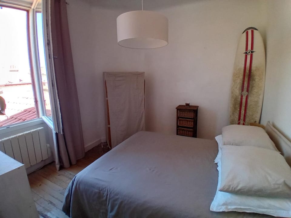 Charmant T2 avec Vue Mer et WIFI – 5 Min de la Plage - FR-1-239-1140 Apartment in Biarritz
