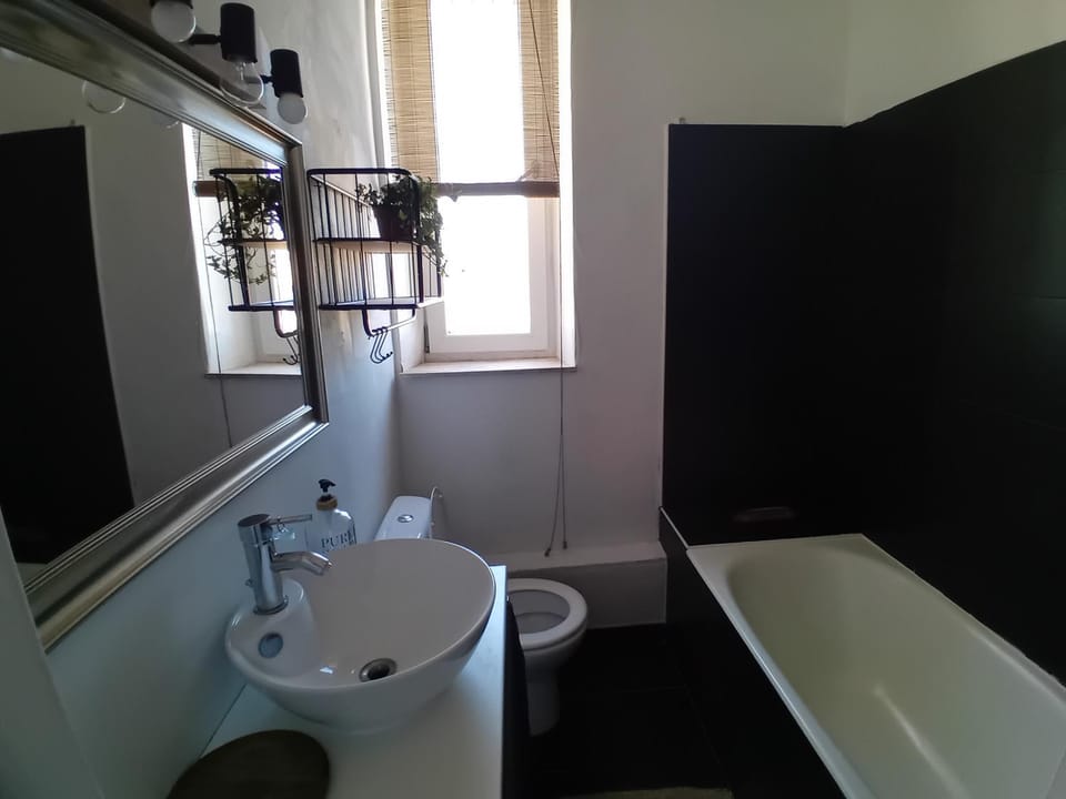Charmant T2 avec Vue Mer et WIFI – 5 Min de la Plage - FR-1-239-1140 Apartment in Biarritz