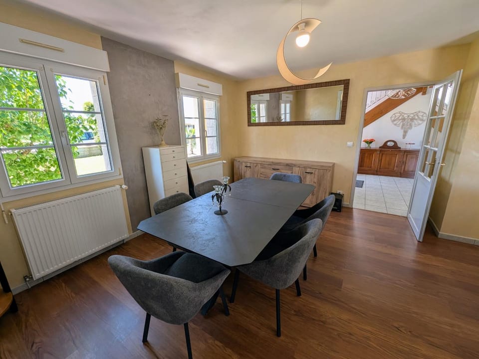 Gîte spacieux à Fretigney avec jardin et billard, idéal pour 8 pers. - FR-1-583-507 House in Bourgogne-Franche-Comté