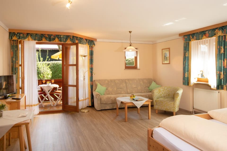 Balcony/Terrace, Living room, Photo of the whole room, Bedroom
