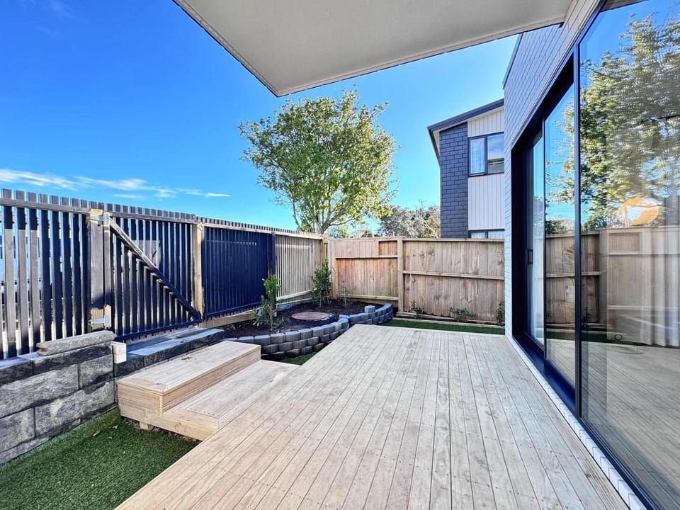 Modern Family St Heliers Stay 4BR & 1 Study vs AC House in Auckland
