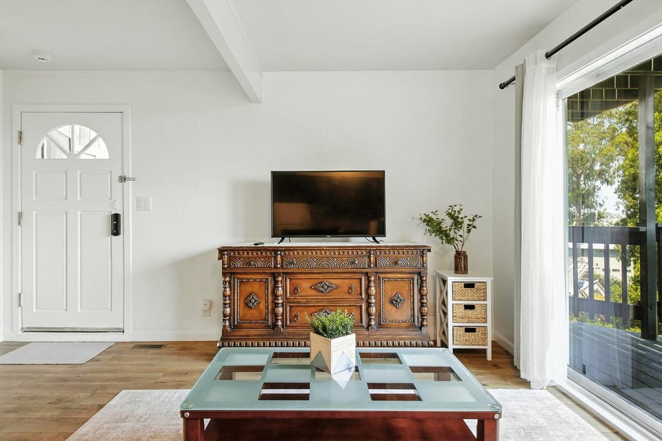 TV and multimedia, View (from property/room), Living room, Seating area