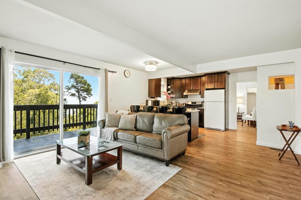 Patio, View (from property/room), Kitchen or kitchenette, Living room, Seating area