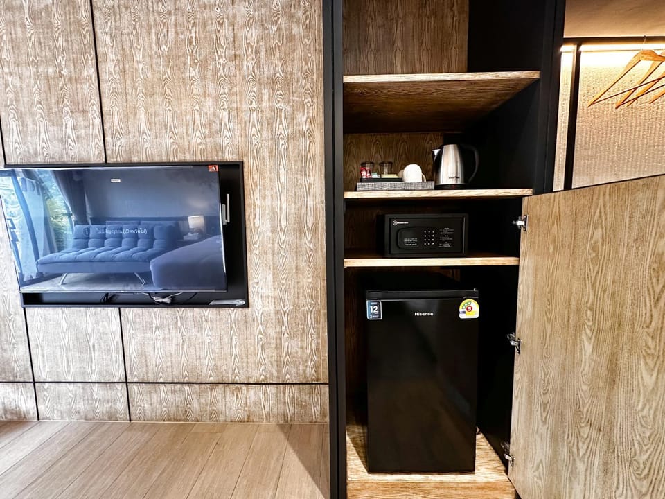 TV and multimedia, Coffee/tea facilities, wardrobe