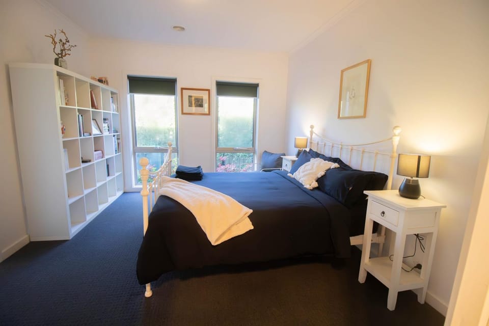 Canvas & Comfort Peaceful Ballarat Base House in Ballarat