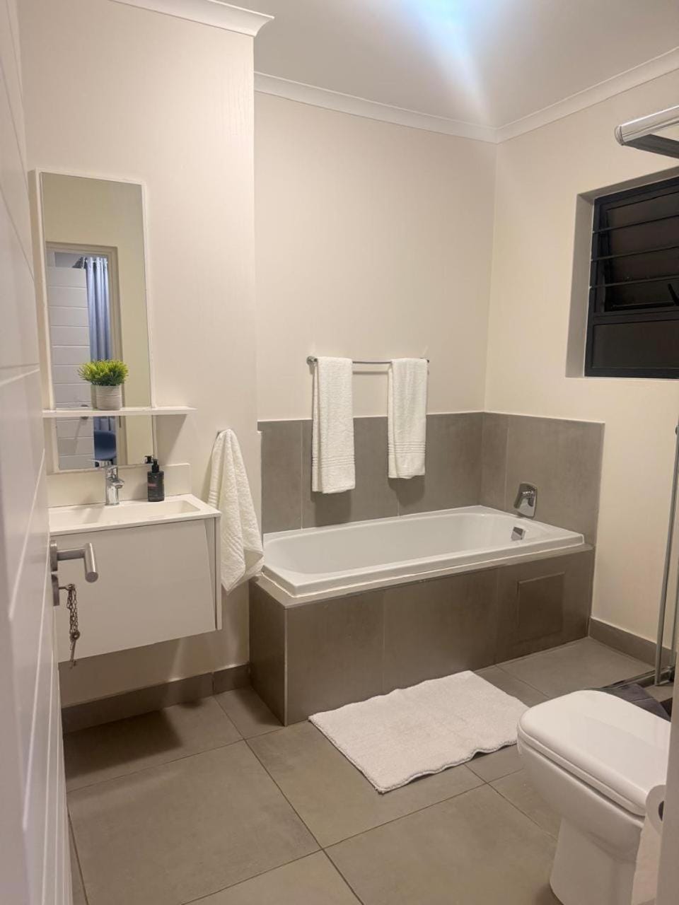 Shower, Bathroom, Bath, towels