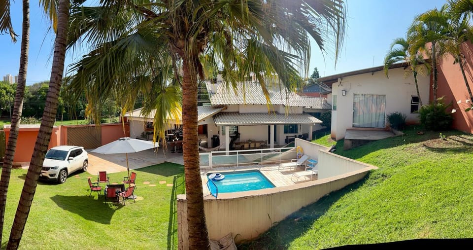 Property building, Garden, Solarium, Garden view, Pool view, Swimming pool, Parking, sunbed