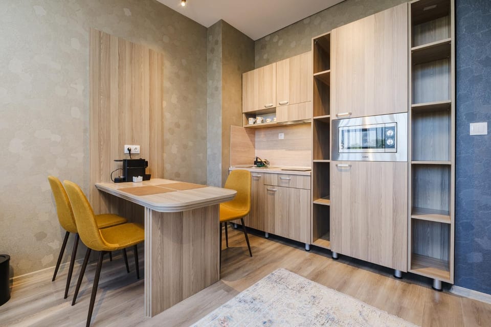 Kitchen or kitchenette, Dining area, microwave, oven, stove