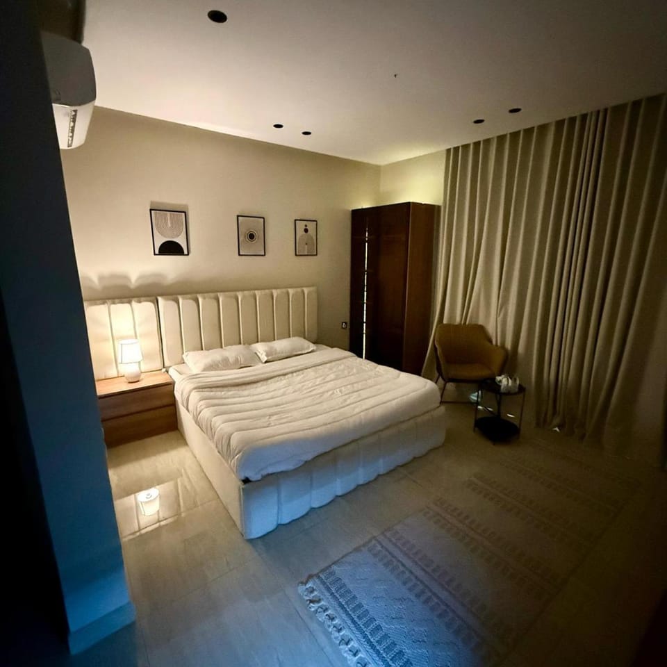 أستديو بأثاث فاخر - Luxe Studio Apartment in Al Khobar