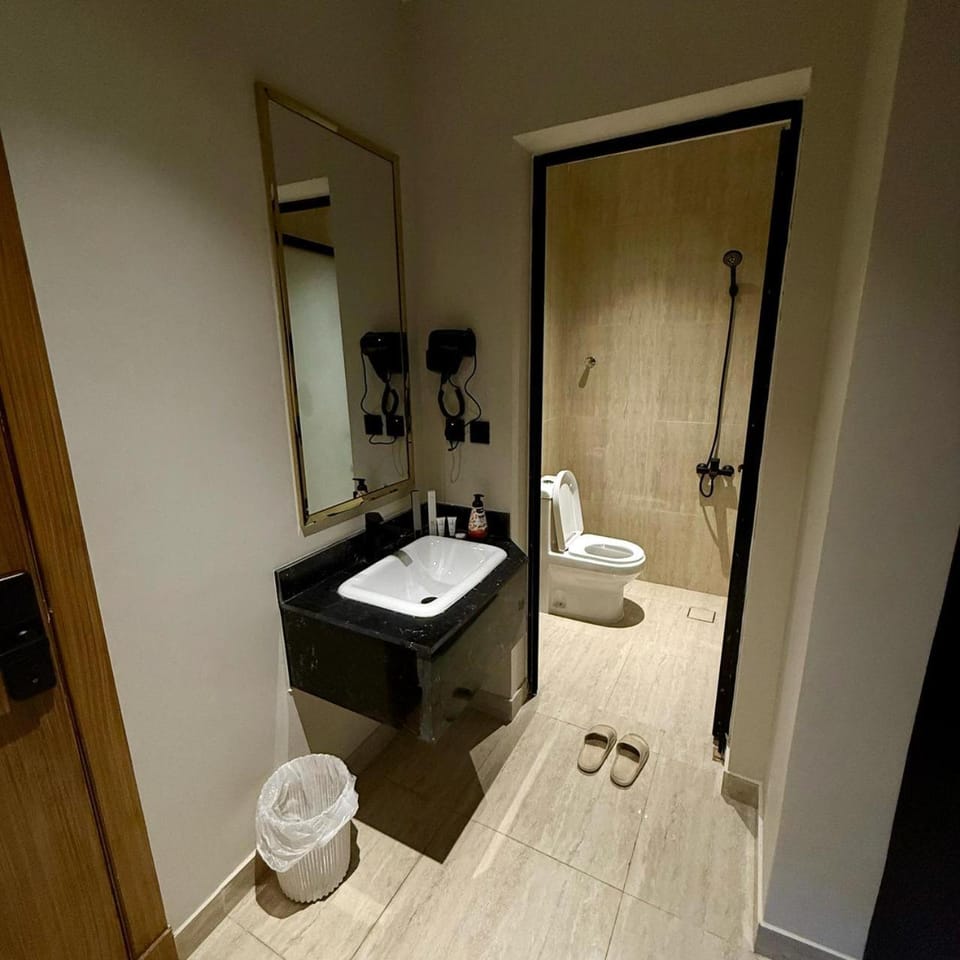 أستديو بأثاث فاخر - Luxe Studio Apartment in Al Khobar
