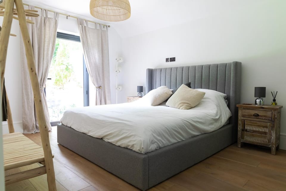 Blenheim Grove - Spa, Sauna & Luxe Cotswolds Stay House in West Oxfordshire District