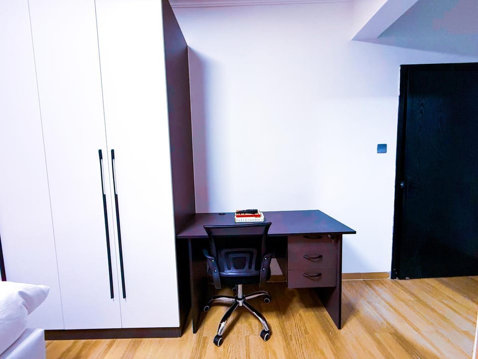 hair dresser, wardrobe