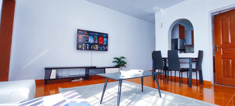 TV and multimedia, Living room, Seating area, Dining area