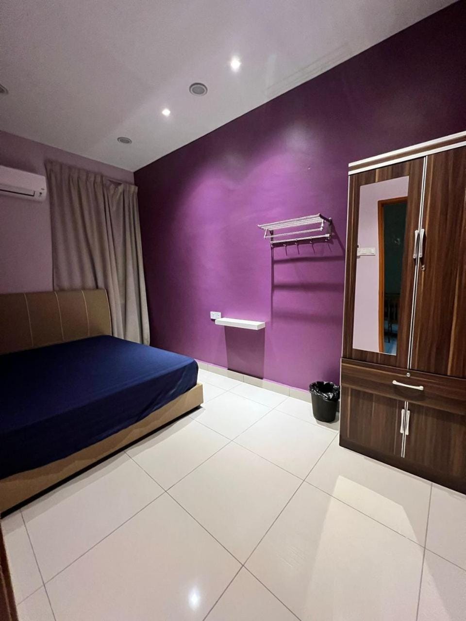 Bed, Photo of the whole room, Bedroom, air conditioner