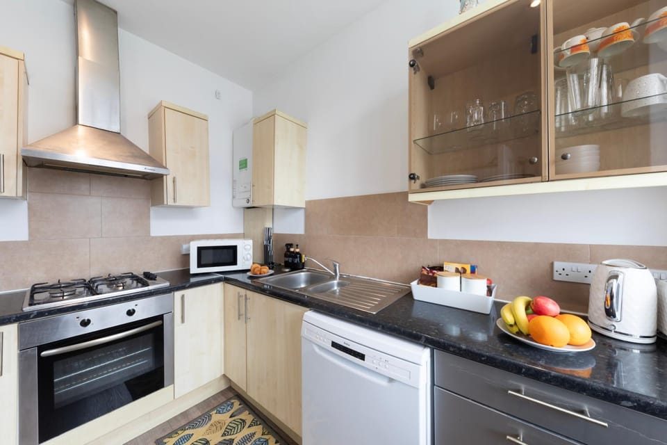 Coffee/tea facilities, Food and drinks, dishwasher, oven, stove, toaster