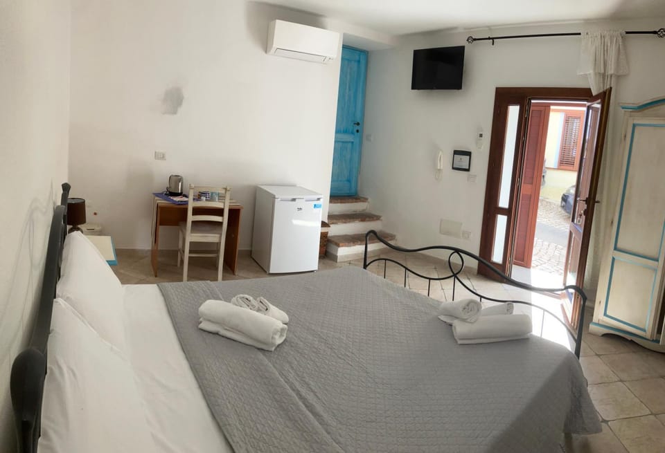 CAMERA ECONOMY Piano Strada, Sas Tilibbas , Ammentos Bed and Breakfast in Sardinia