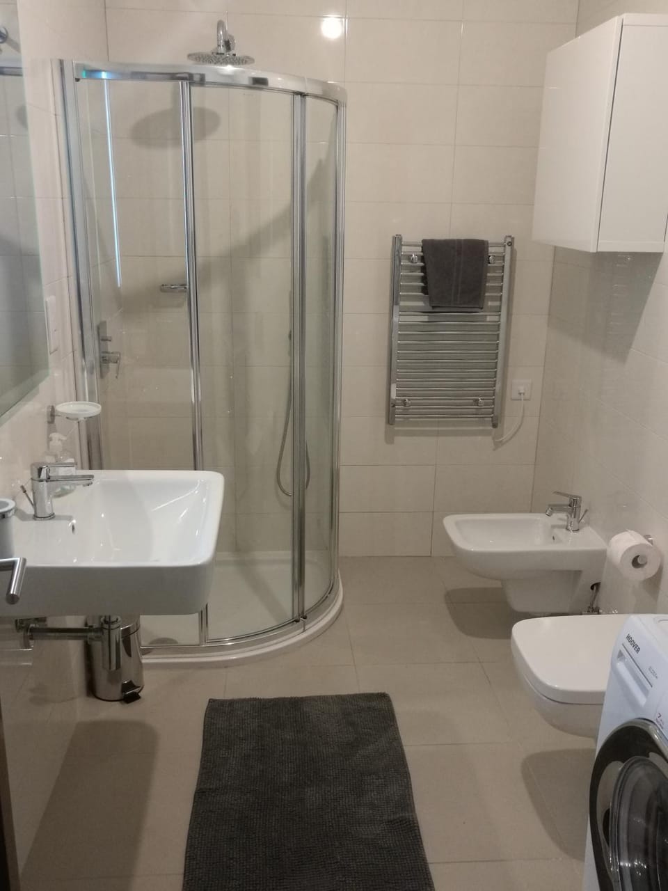 Shower, Toilet, Bathroom, bidet, towels