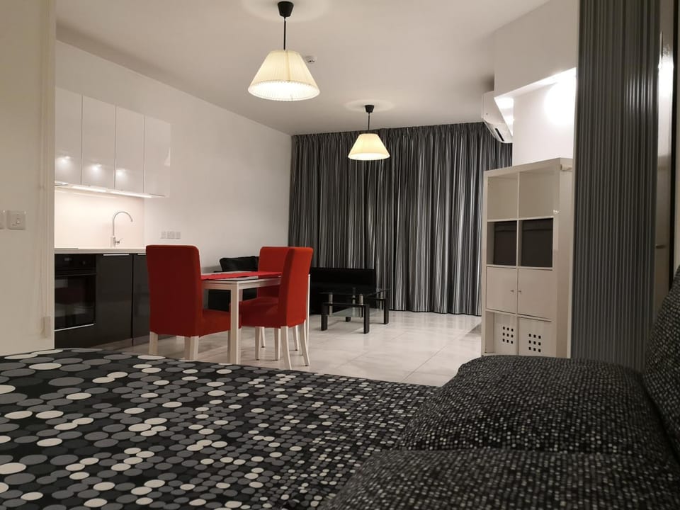 Photo of the whole room, Dining area