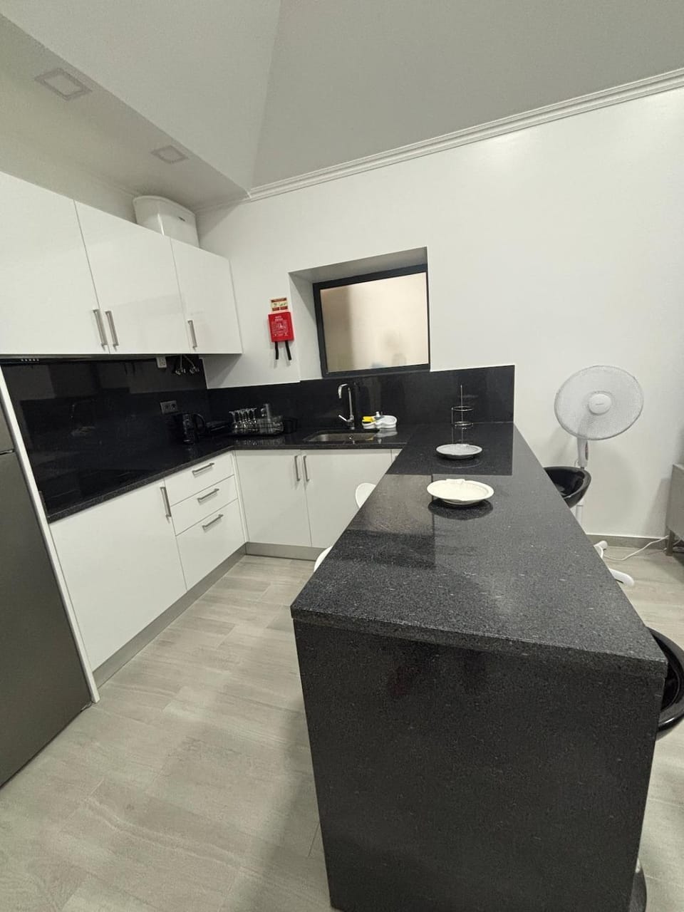 Kitchen or kitchenette, Dining area, stove