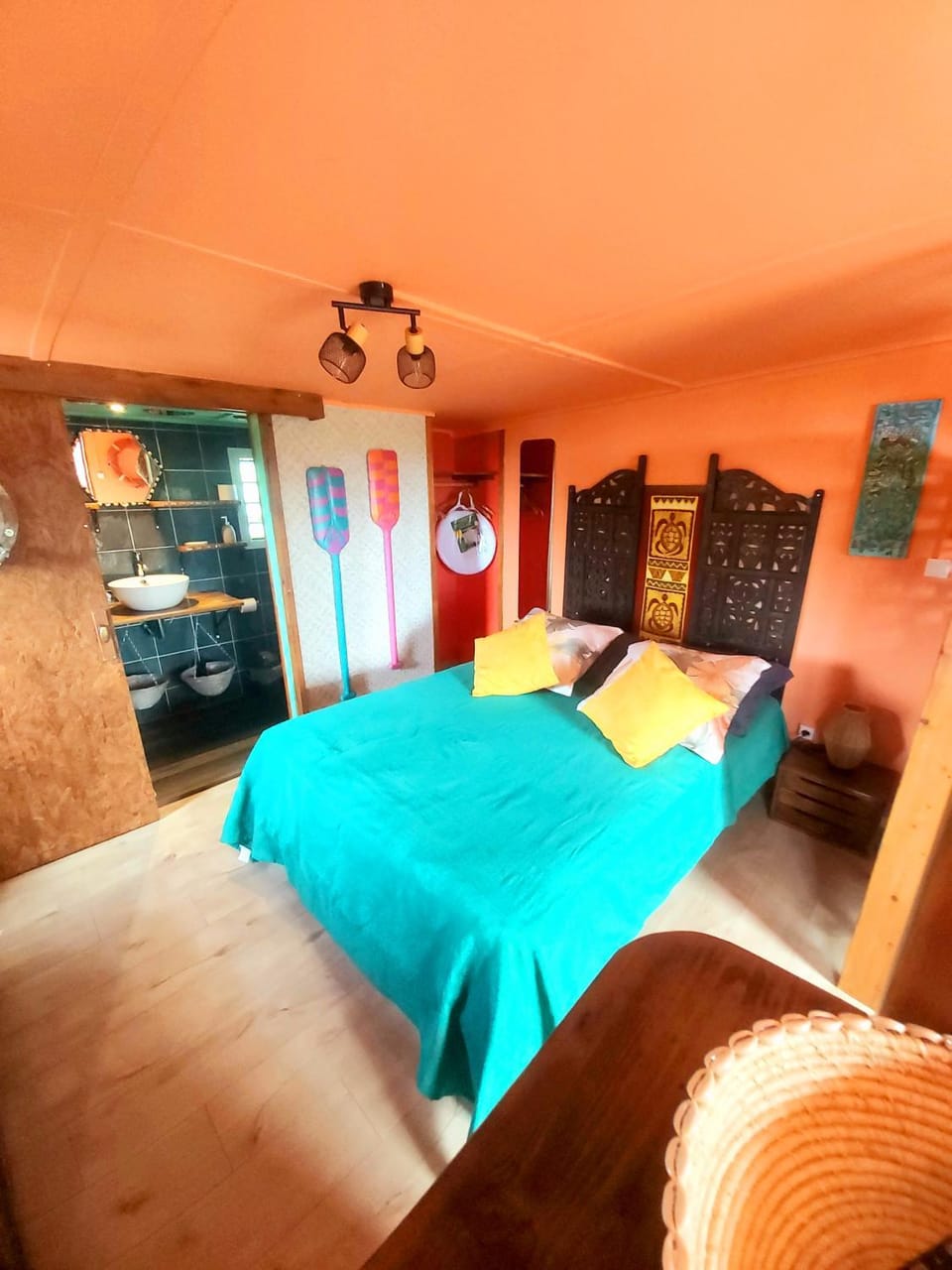 Bed, Photo of the whole room, Bedroom