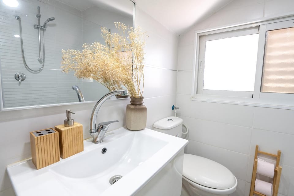 Toilet, Bathroom, towels