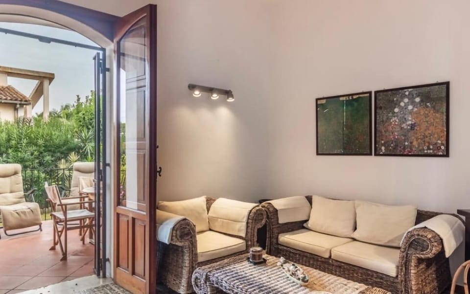 Patio, Balcony/Terrace, Living room, Seating area, Garden view