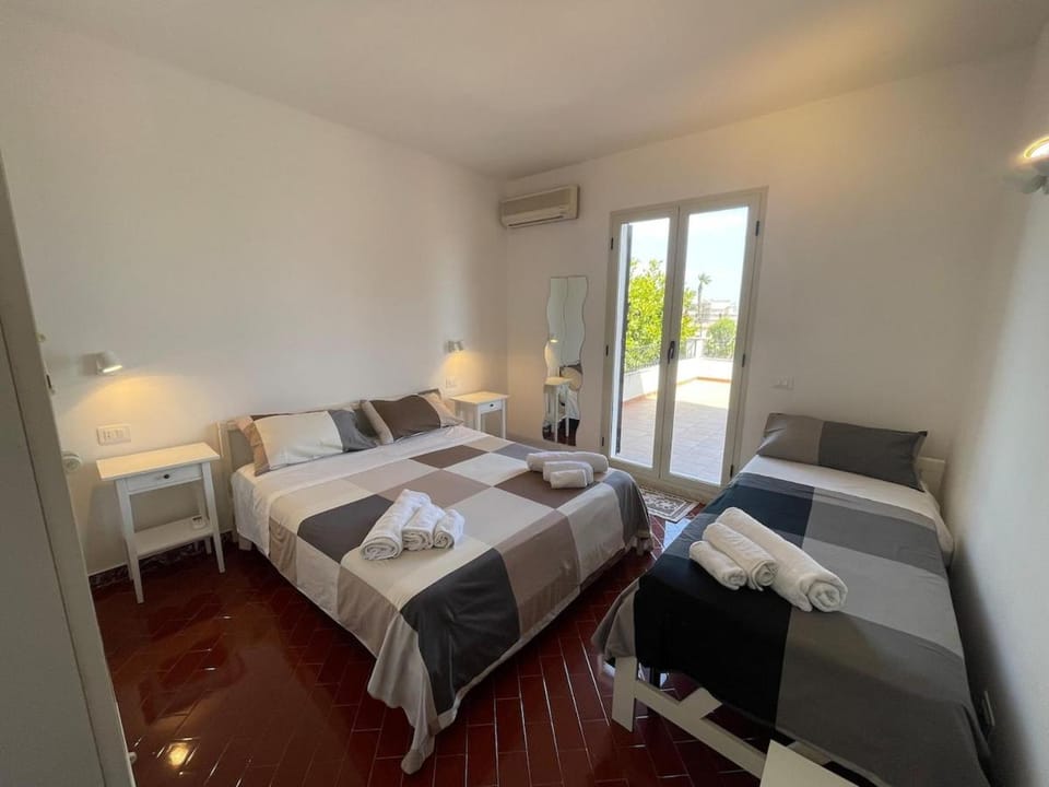 Bed, Photo of the whole room, Bedroom, towels, air conditioner