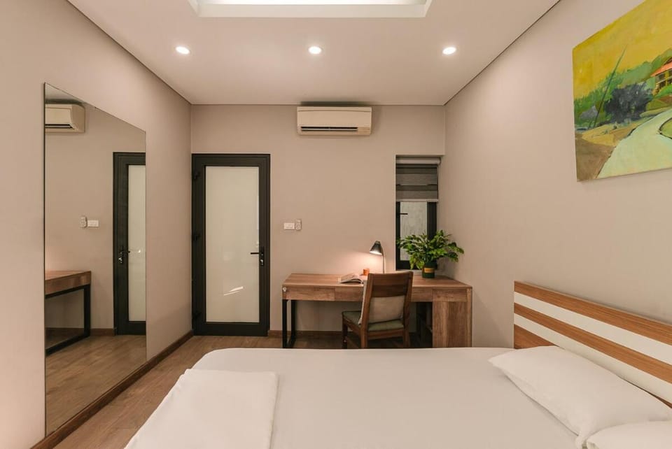 Family room- Hoan Kiem Lake-Elevator- Old Quarter -Garden view Apartment in Hanoi