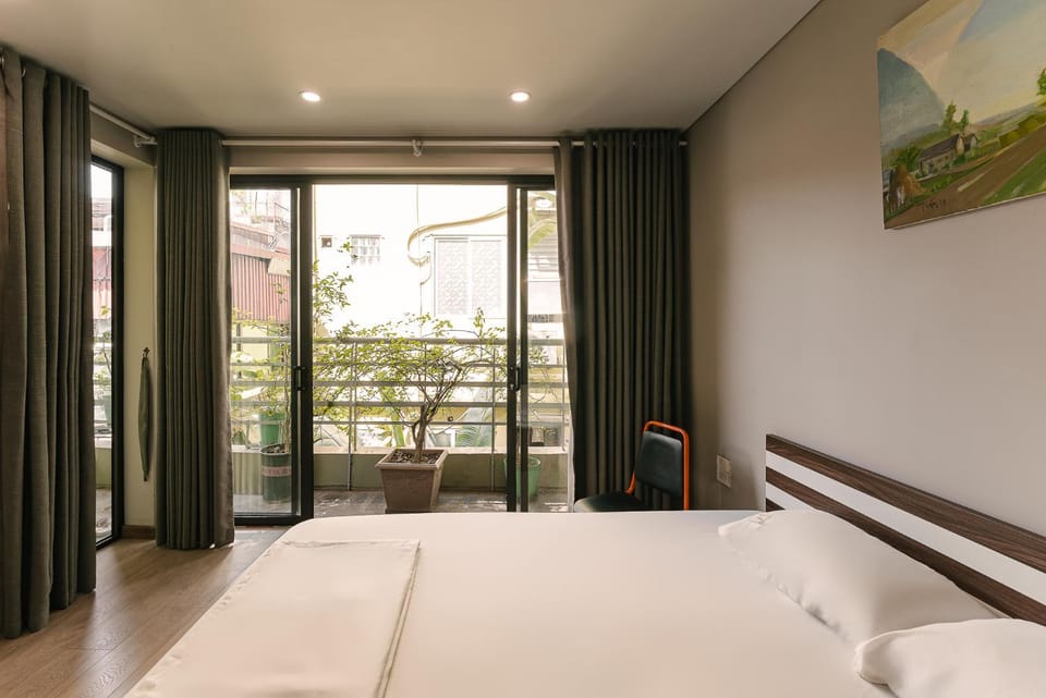 Family room- Hoan Kiem Lake-Elevator- Old Quarter -Garden view Apartment in Hanoi