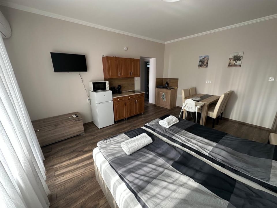 Kitchen or kitchenette, Living room, Bedroom