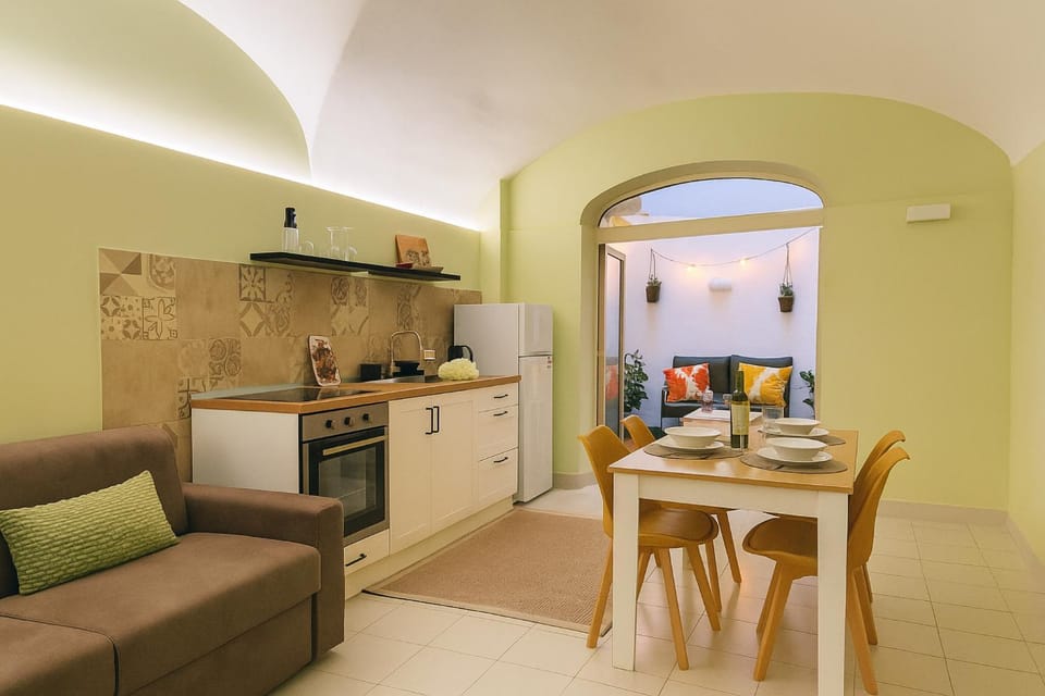Kitchen or kitchenette, Breakfast, kitchen