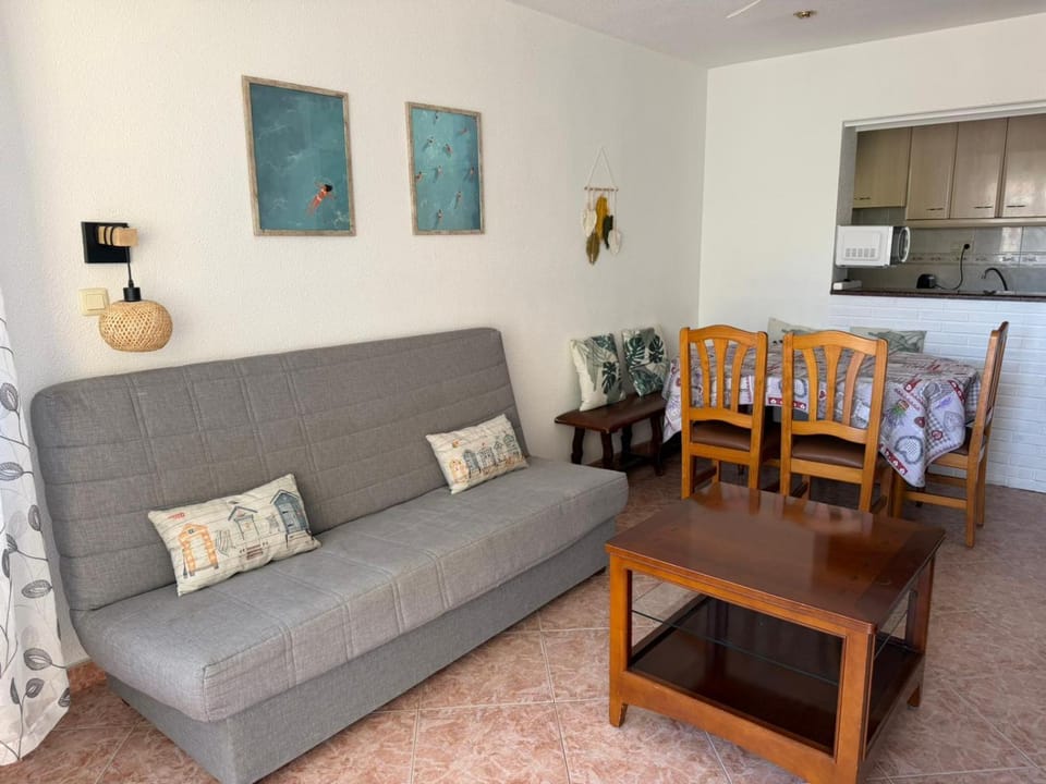 Pineda Beach Sea View Apartment in La Pineda