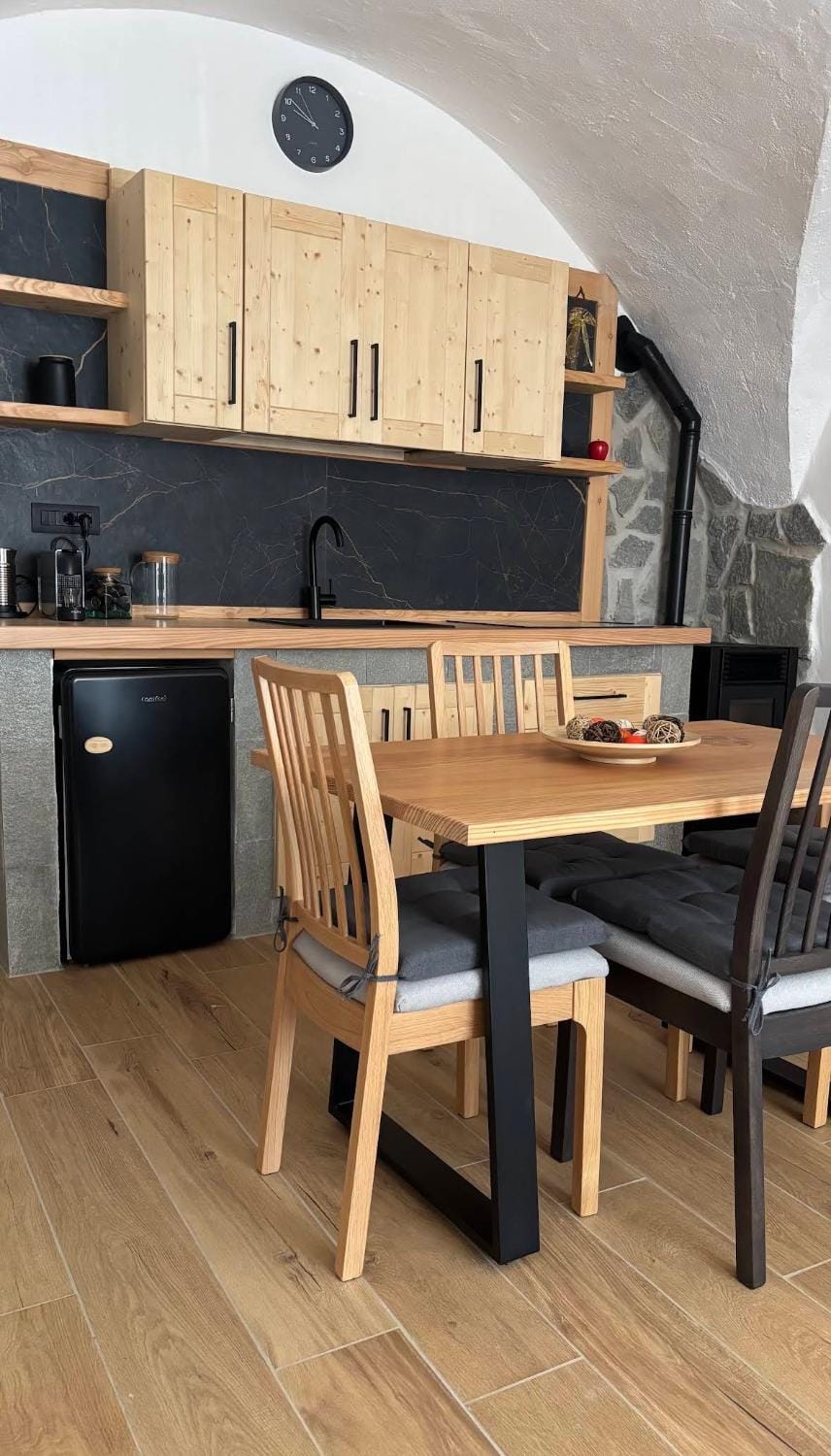 Seating area, Dining area