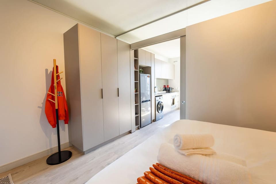 Bed, Kitchen or kitchenette, Bedroom, wardrobe