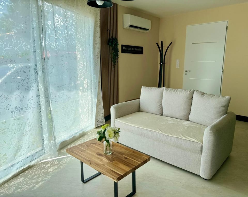 Living room, air conditioner