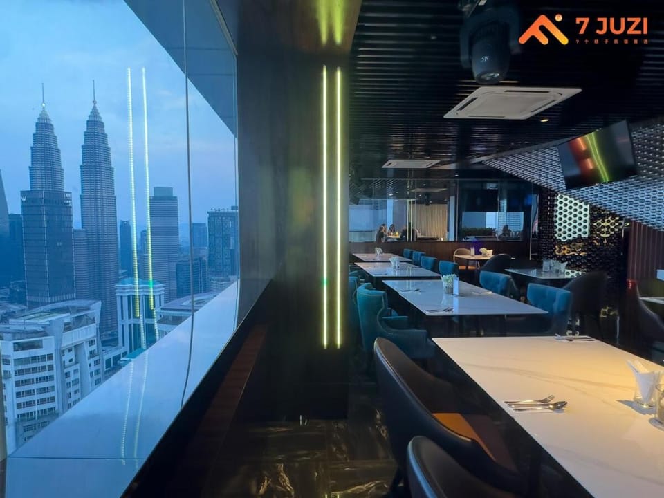 Restaurant/places to eat, Lounge or bar