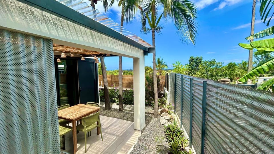 Property building, Patio, Day, Garden, Balcony/Terrace, Balcony/Terrace, Sea view