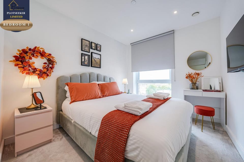 Luxury 2BR Sleeps 6 Wembley & Heathrow Direct Apartment in Wembley