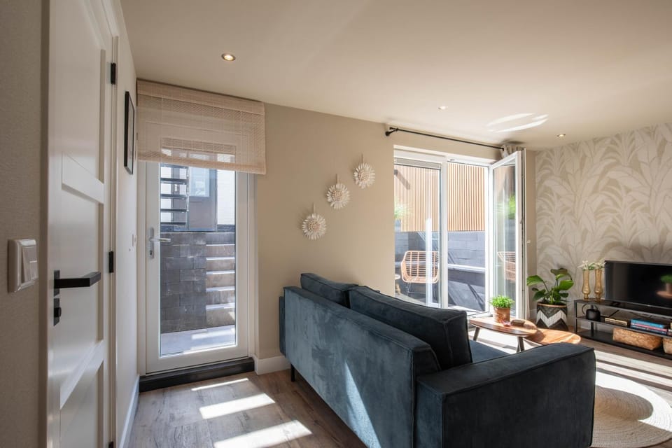 Patio, Facade/entrance