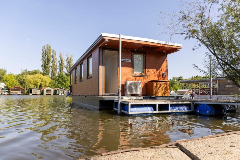 Houseboat Daisy Docked boat in Prague