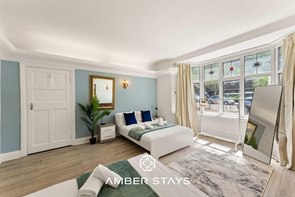 Photo of the whole room, Bedroom