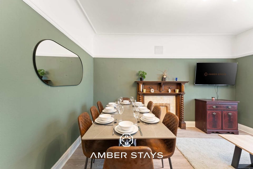 Stylish 5 Bed Home in Forest Hill by Amber Stays, Perfect for Business & Contractors Sleeps 16! House in London Borough of Southwark