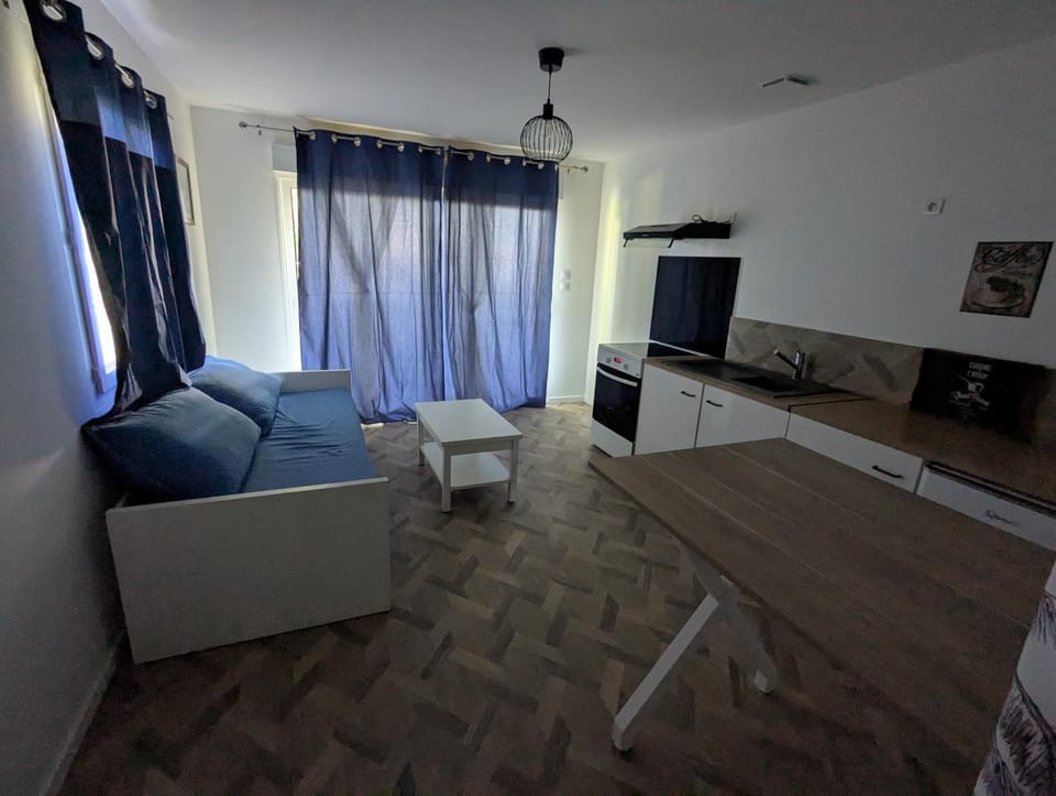 Kitchen or kitchenette, Seating area