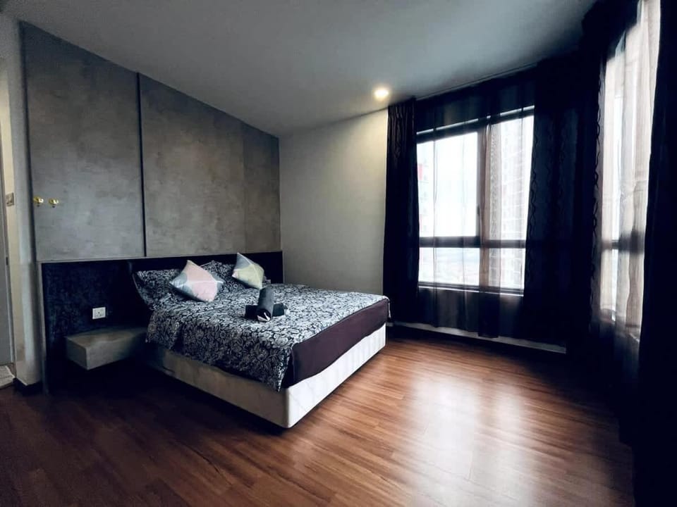 Sterling Homes at i-City - WiFi TV Box 1 Carpark Apartment in Selangor, Malaysia
