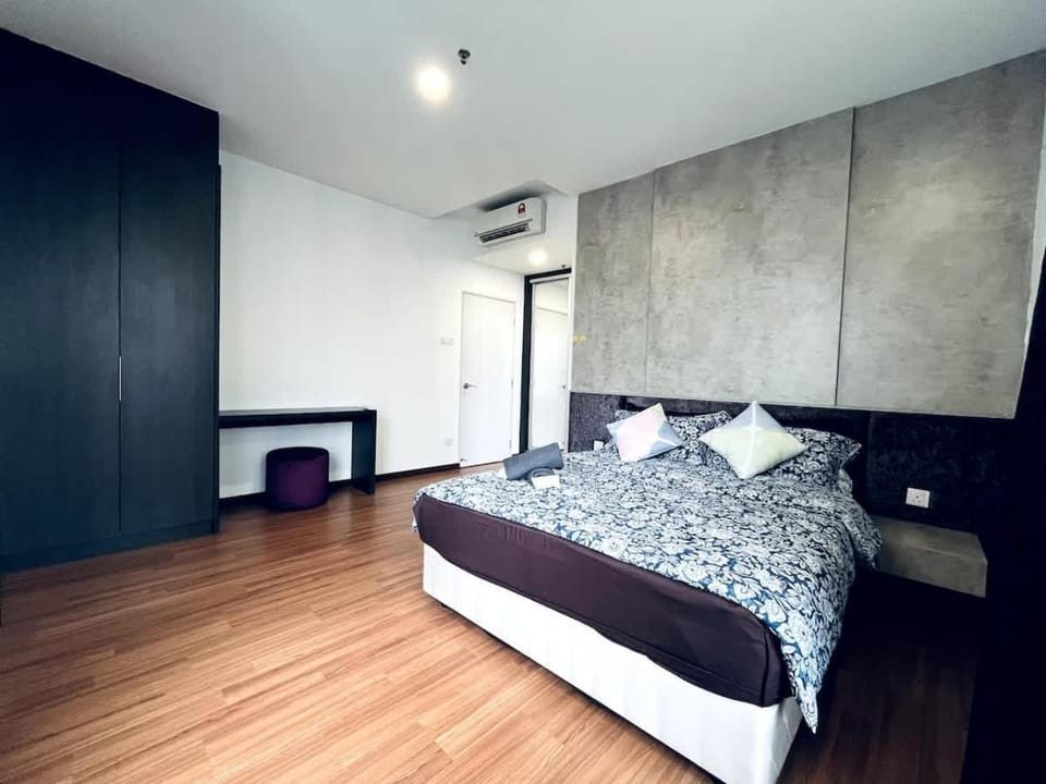 Sterling Homes at i-City - WiFi TV Box 1 Carpark Apartment in Selangor, Malaysia