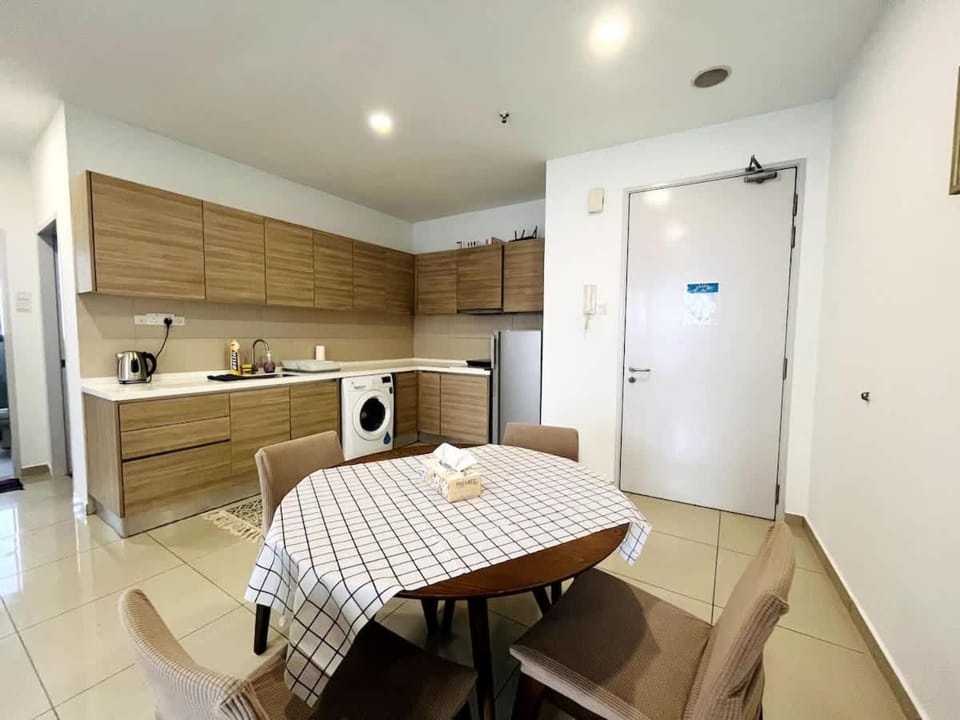 Sterling Homes at i-City - WiFi TV Box 1 Carpark Apartment in Selangor, Malaysia