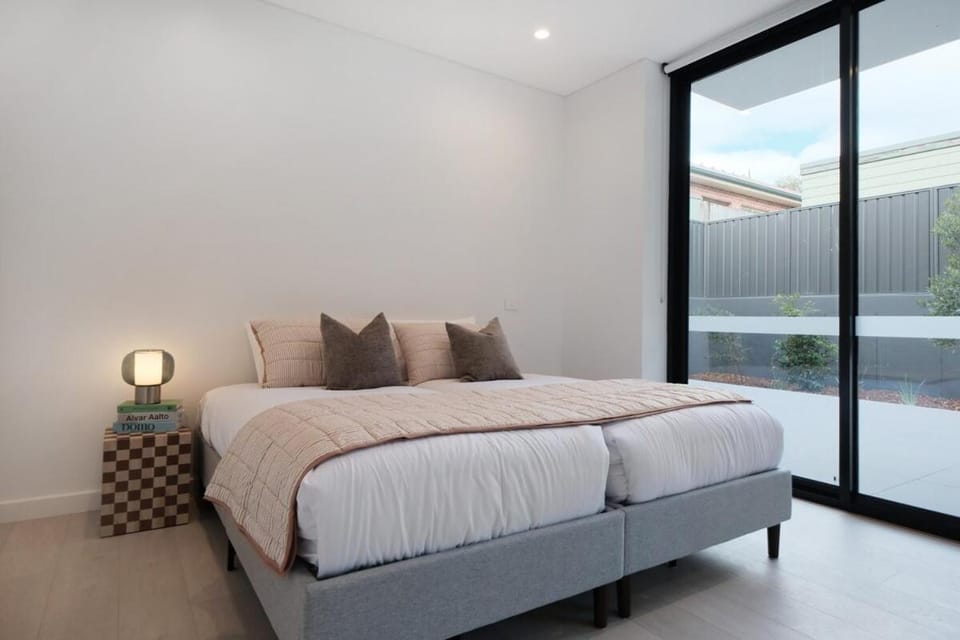 'Vinyl' 1-BR Apt in the heart of Burwood with study n free parking Apartment in Sydney