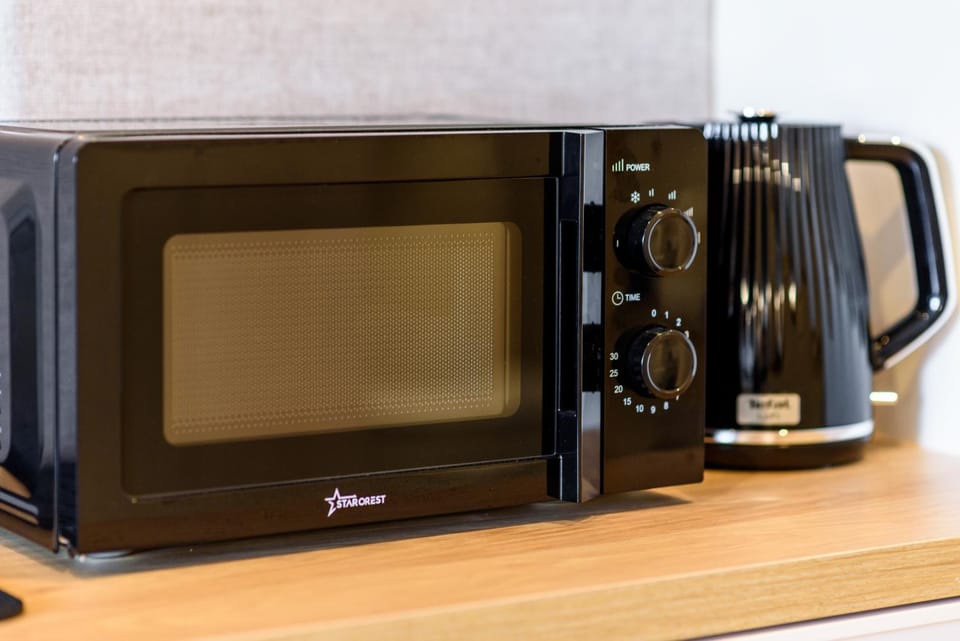 Coffee/tea facilities, microwave