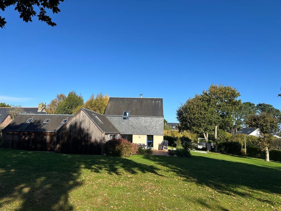 Property building, Day, Natural landscape, Garden, Garden view